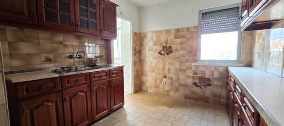 3 bedrooms Apartment in Lisbon, Portugal No. 53420 2