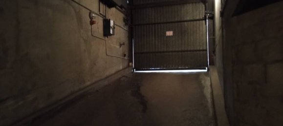  Garage in Paris, France No. 302539 5