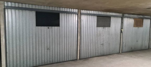  Garage in Paris, France No. 302539 6