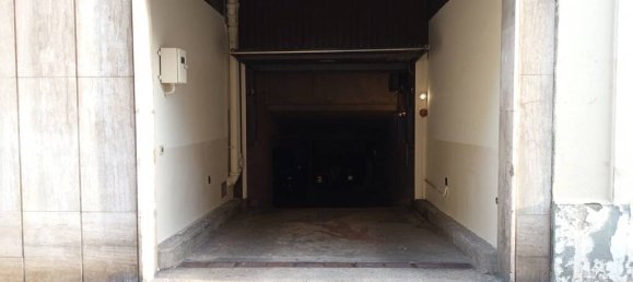  Garage in Paris, France No. 302539 2