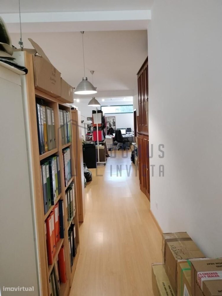 97m² Commercial property in Porto, Portugal No. 254835