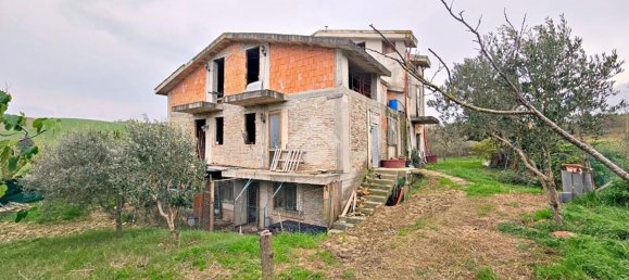 440m² Building in Saludecio, Italy No. 378010 5