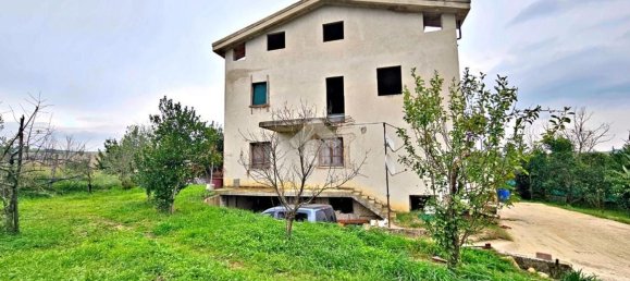 440m² Building in Saludecio, Italy No. 378010 4