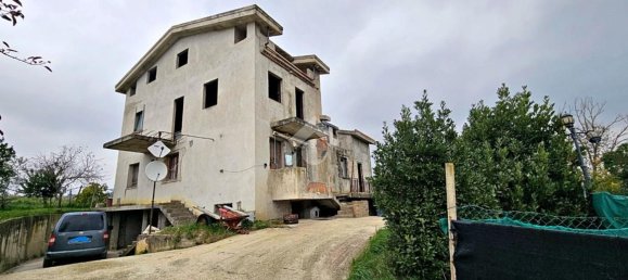 440m² Building in Saludecio, Italy No. 378010 8