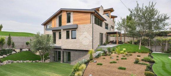 440m² Building in Saludecio, Italy No. 378010 2