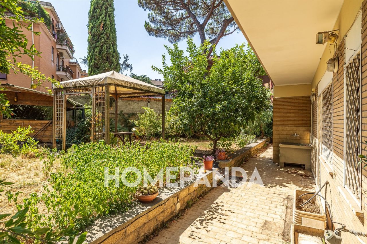 4 rooms Apartment in Rome, Italy No. 108829