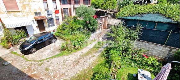 5 Schlafzimmer Haus in Cocquio-Trevisago, Italy, Nr. 281358 42
