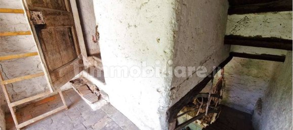 5 Schlafzimmer Haus in Cocquio-Trevisago, Italy, Nr. 281358 20