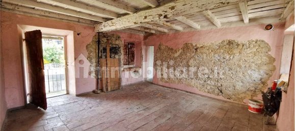 5 Schlafzimmer Haus in Cocquio-Trevisago, Italy, Nr. 281358 9