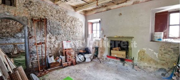 5 Schlafzimmer Haus in Cocquio-Trevisago, Italy, Nr. 281358 30
