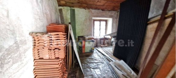 5 Schlafzimmer Haus in Cocquio-Trevisago, Italy, Nr. 281358 19