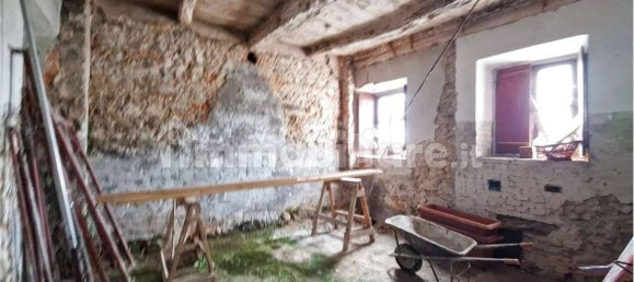 5 Schlafzimmer Haus in Cocquio-Trevisago, Italy, Nr. 281358 33