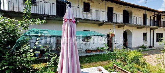 5 Schlafzimmer Haus in Cocquio-Trevisago, Italy, Nr. 281358 3