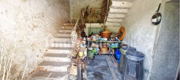 5 Schlafzimmer Haus in Cocquio-Trevisago, Italy, Nr. 281358 23