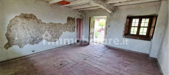 5 Schlafzimmer Haus in Cocquio-Trevisago, Italy, Nr. 281358 6