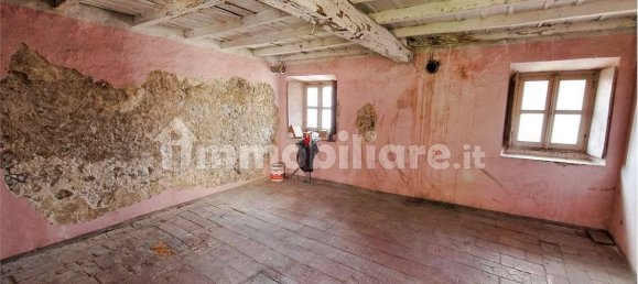 5 Schlafzimmer Haus in Cocquio-Trevisago, Italy, Nr. 281358 8