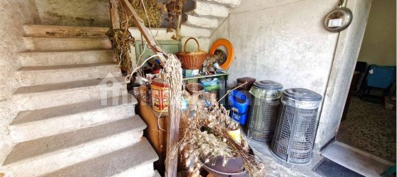 5 Schlafzimmer Haus in Cocquio-Trevisago, Italy, Nr. 281358 24