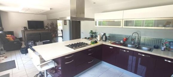 5 bedrooms House in Martin-Eglise, France No. 353620 3