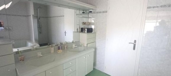 5 bedrooms House in Martin-Eglise, France No. 353620 17