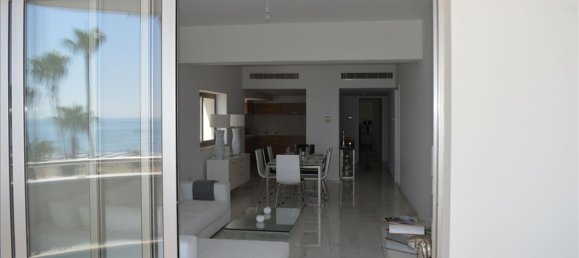 3 bedrooms Apartment in Larnaca, Cyprus No. 2119 4