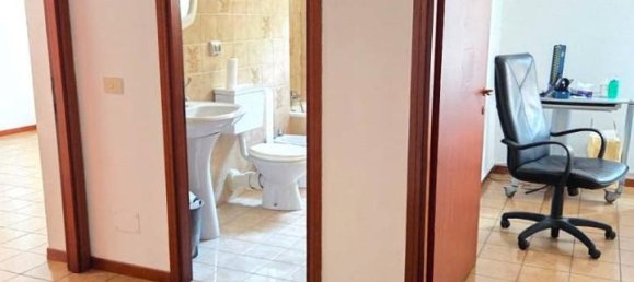 4 rooms Apartment in Rome, Italy No. 40188 16