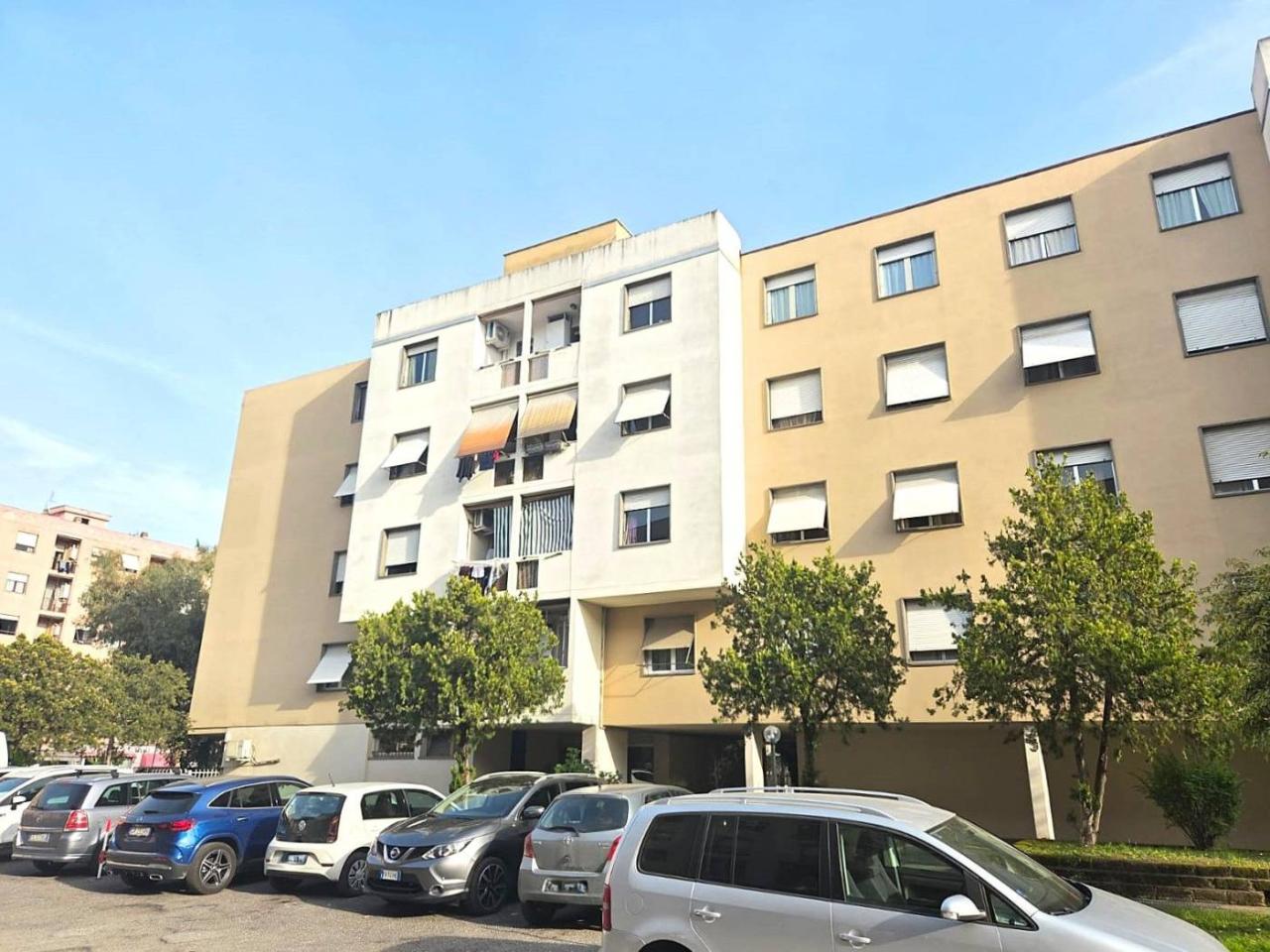 4 rooms Apartment in Rome, Italy No. 40188