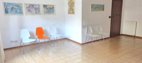 4 rooms Apartment in Rome, Italy No. 40188 3