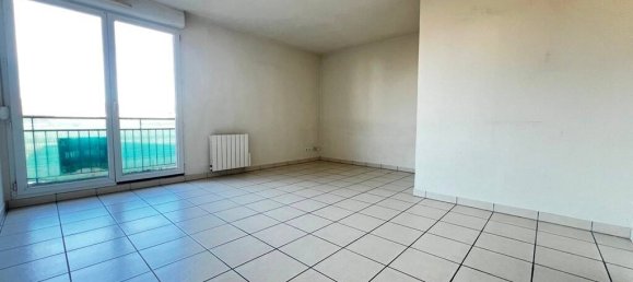 Apartamento de 2 dormitorios en Persan, France No. 162950 3