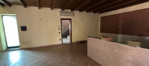 2130m² Warehouse in Serravalle a Po, Italy No. 364361 3