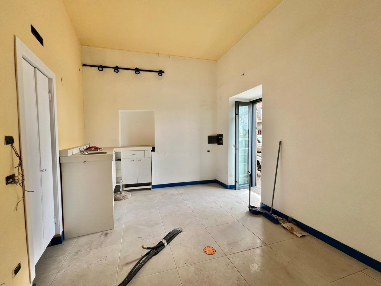  عقار تجاري في Pozzuoli, Italy 30متر مربع رقم 149556