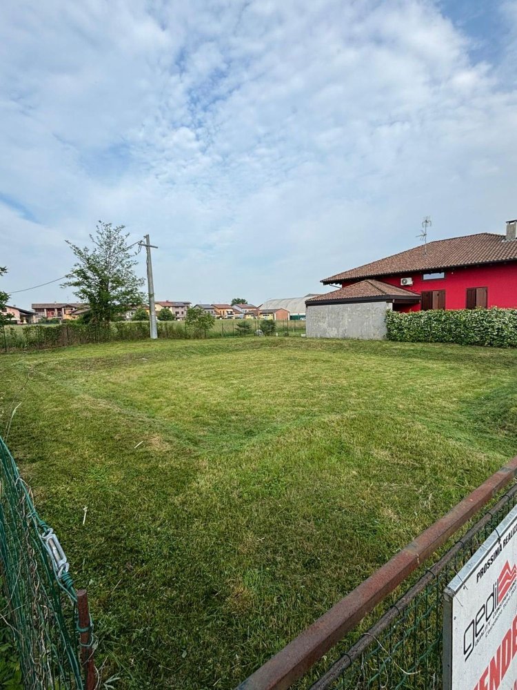 780m² Land in Cureggio, Italy No. 257070