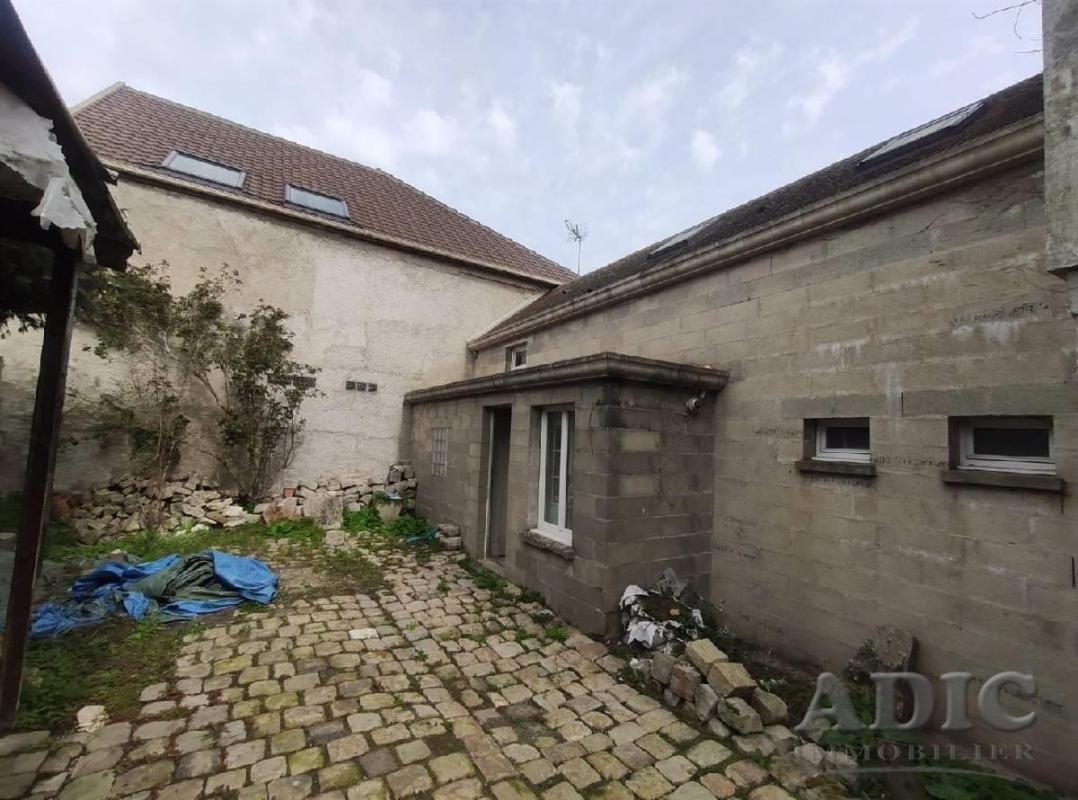 3 bedrooms House in Le Plessis-Belleville, France No. 81614