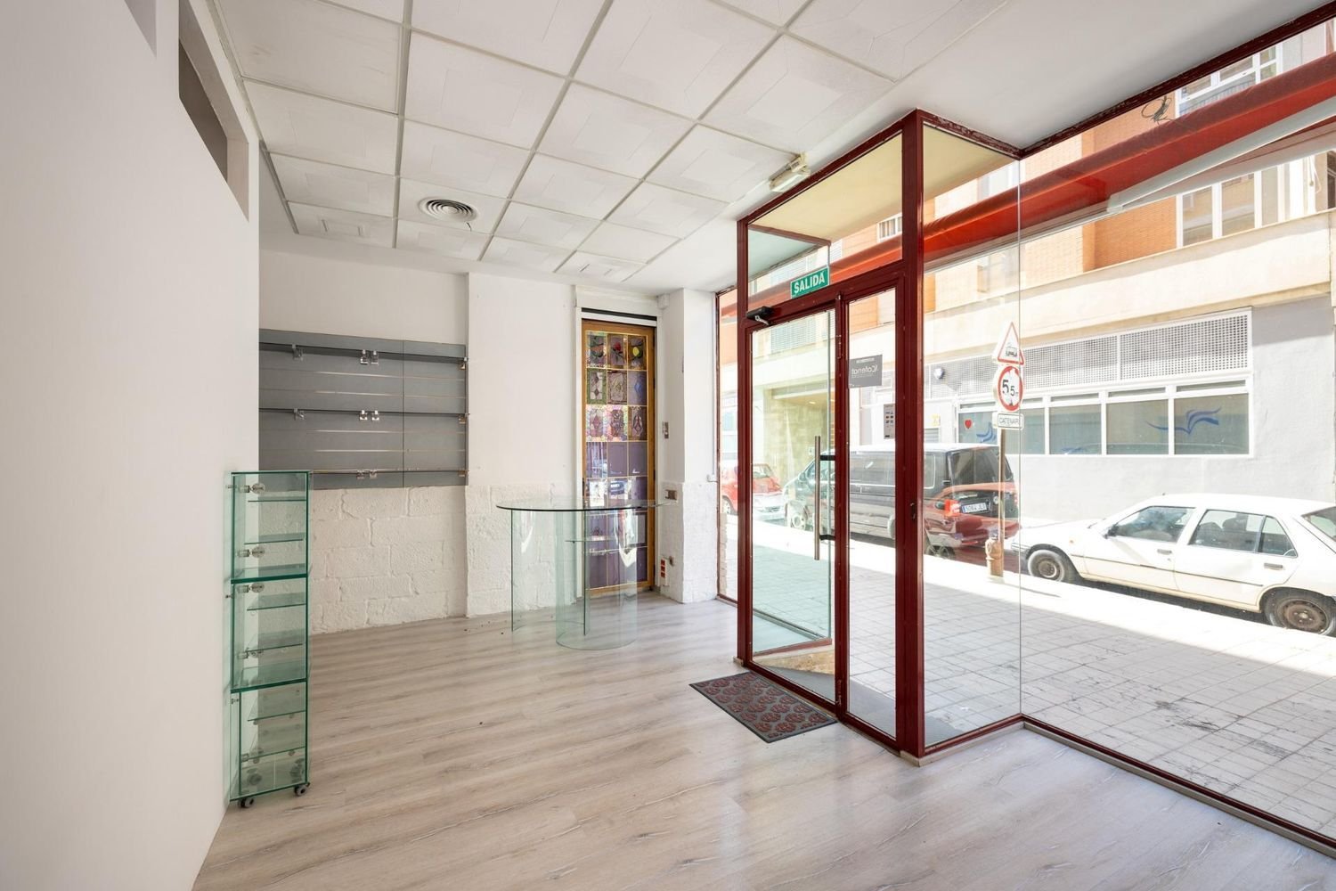  عقار تجاري في Granada, Spain 42متر مربع رقم 215378