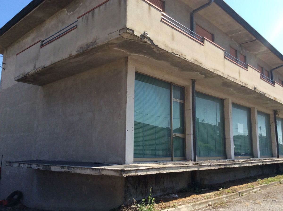 800m² Commercial property in Ceregnano, Italy No. 151198
