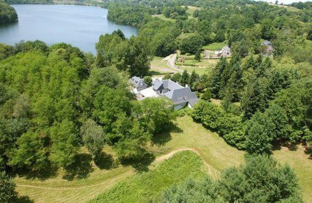  مكتب في Lourdes, France 963متر مربع رقم 19982