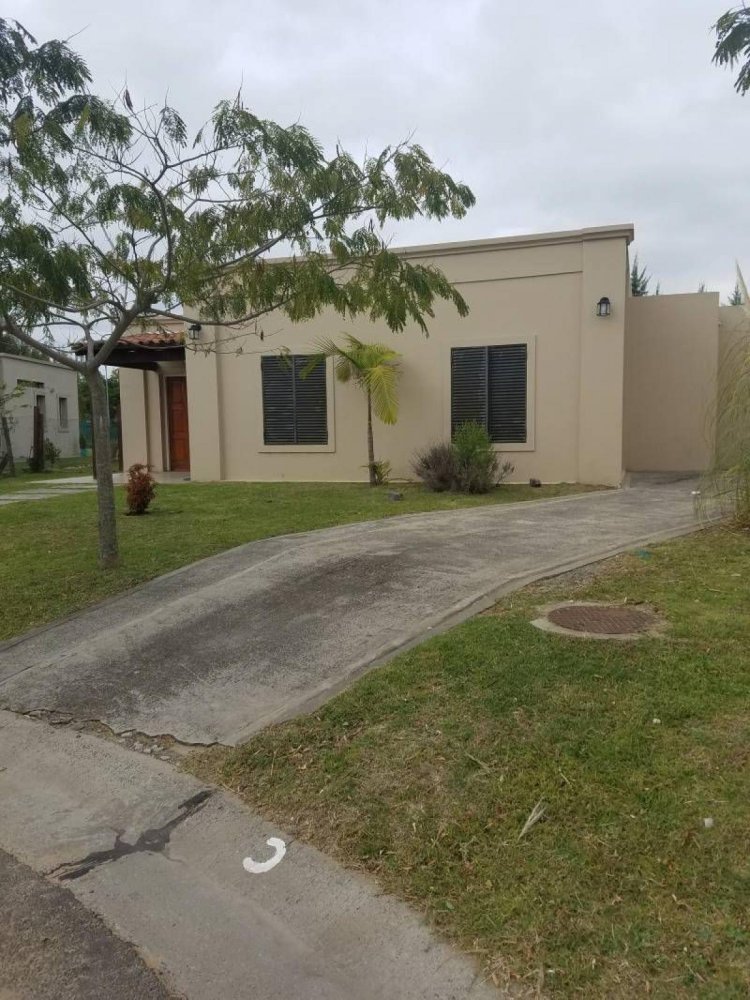 Casa de 3 dormitorios en Tigre, Argentina No. 58372