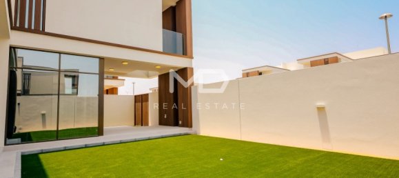 3 bedrooms Townhouse in Abu Dhabi, UAE No. 47595 6