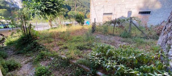 10-Zimmer Haus in Pioraco, Italy, Nr. 111843 2