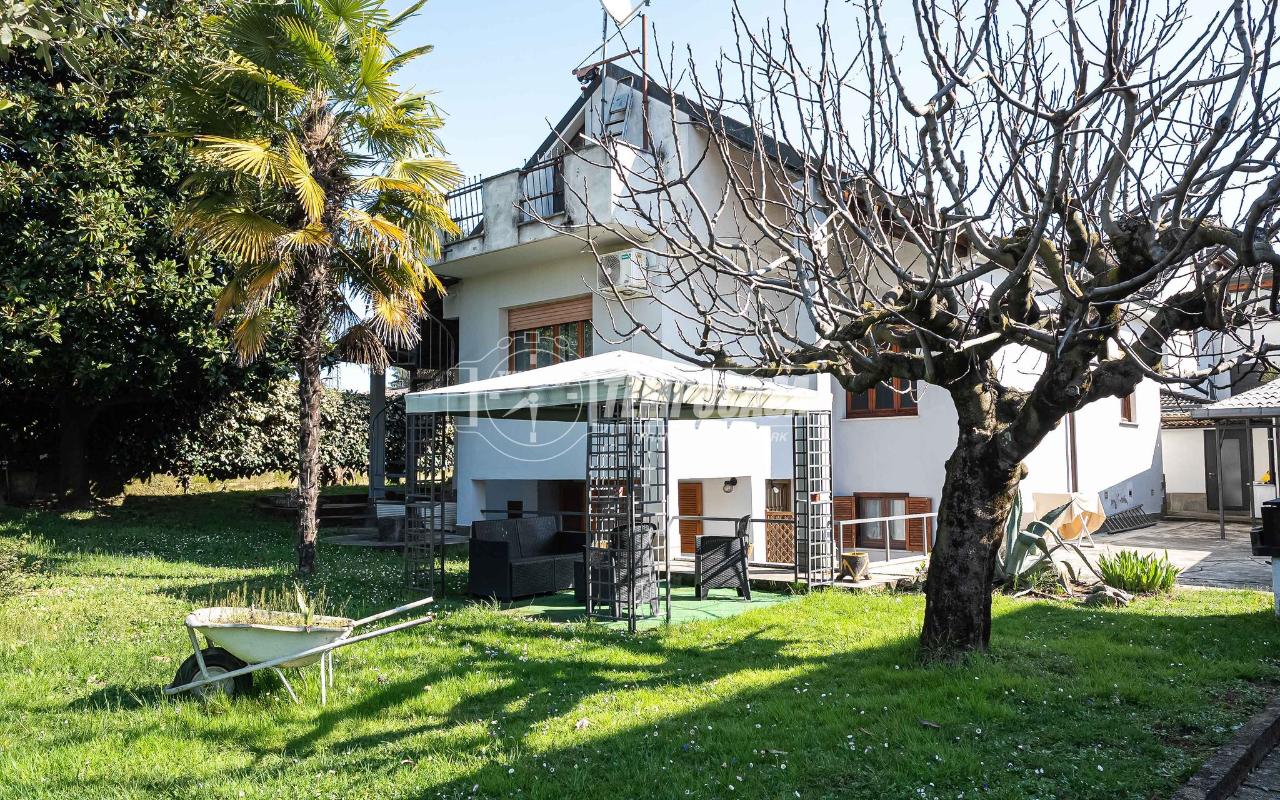 3 rooms Villa in Solaro, Italy No. 14781