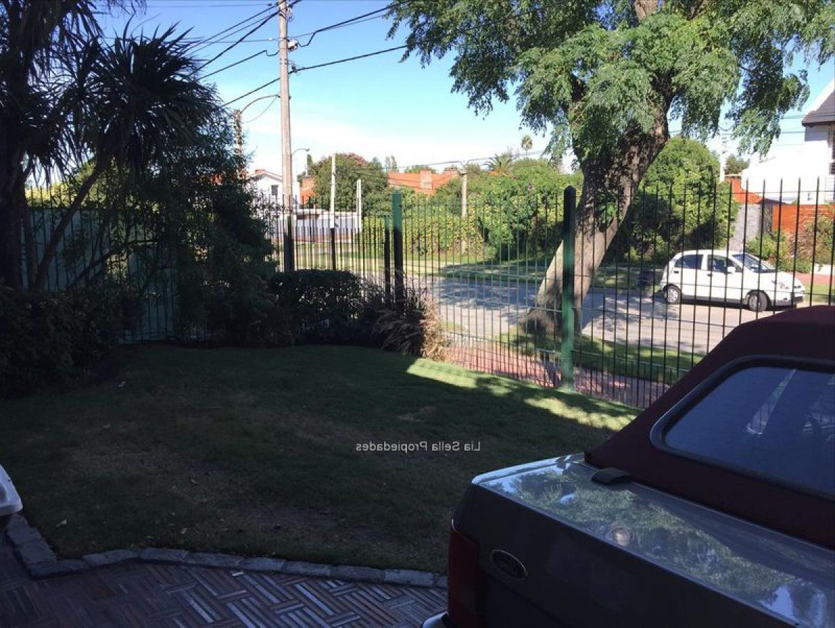 3 bedrooms House in Montevideo, Uruguay No. 2076