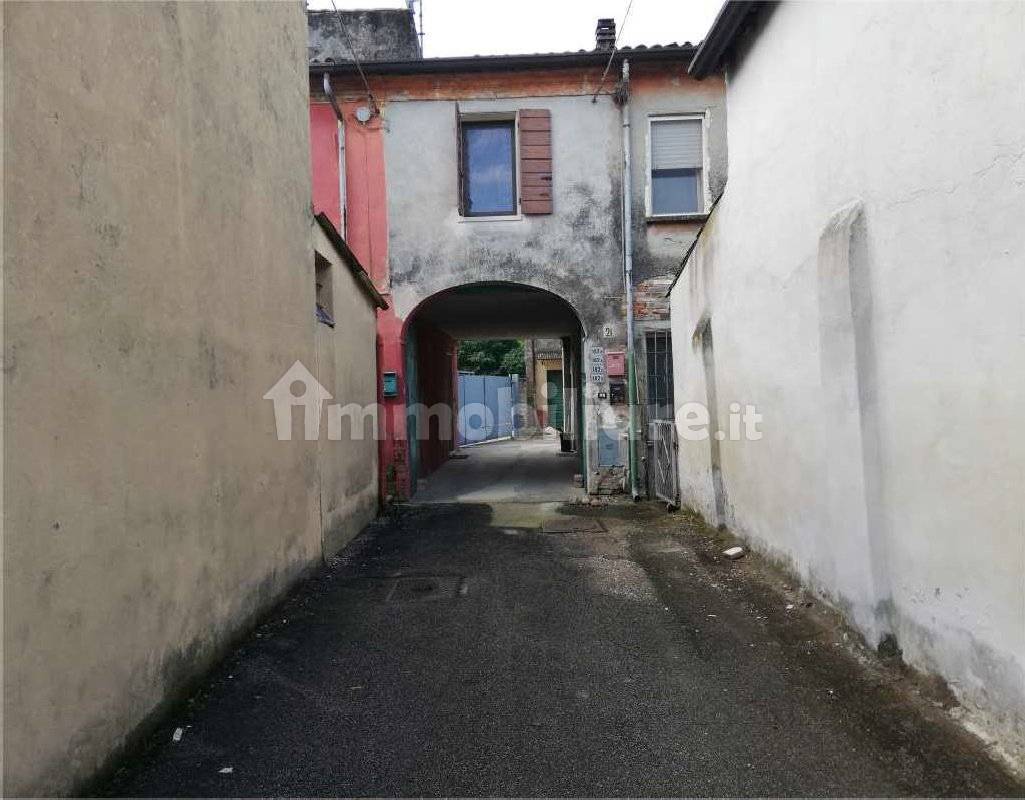 3 rooms Apartment in Acquanegra sul Chiese, Italy No. 365943