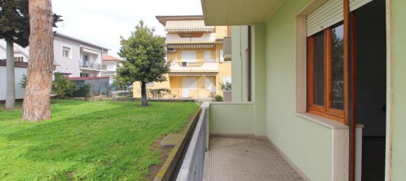 Apartamento de 2 habitaciónes en Giulianova, Italy No. 15507 41