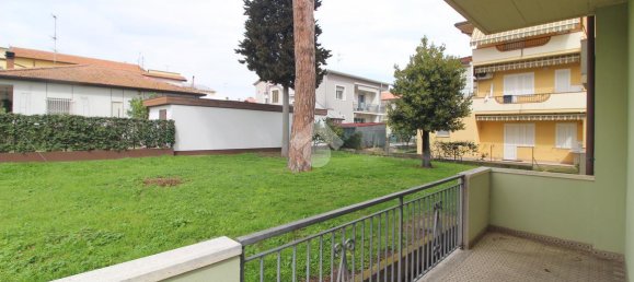 Apartamento de 2 habitaciónes en Giulianova, Italy No. 15507 12