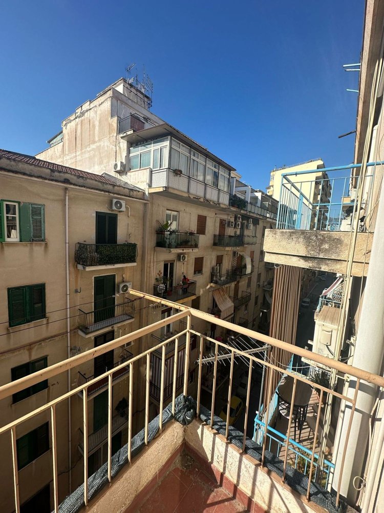 4 chambres Appartement à Palermo, Italy No. 363674