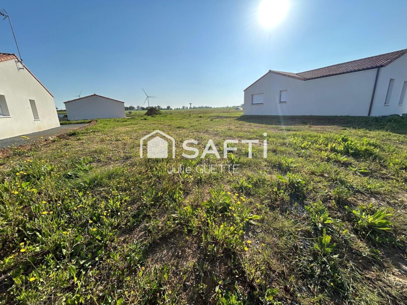  قطعة أرض في Chantonnay, France 385متر مربع رقم 363478