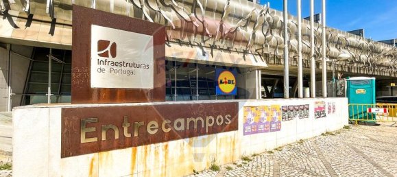 6 bedrooms Apartment in Lisbon, Portugal No. 71686 2