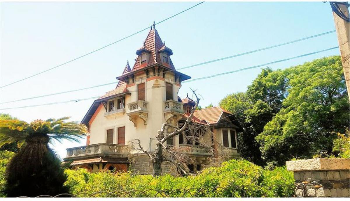 8 bedrooms House in Montevideo, Uruguay No. 2037