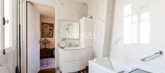 2 bedrooms Apartment in Paris, France No. 171730 3