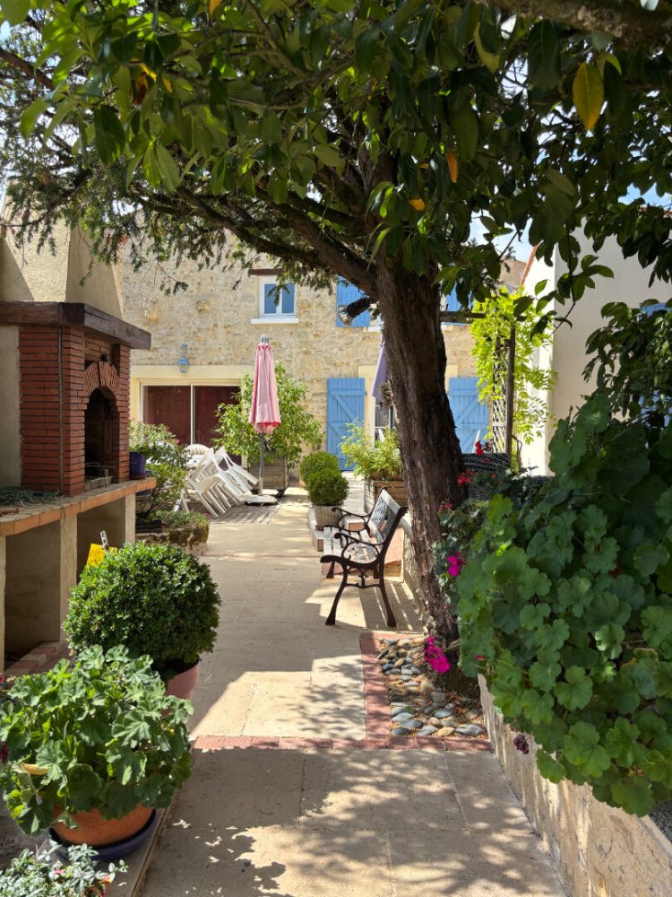 3 bedrooms House in Pissotte, France No. 103745