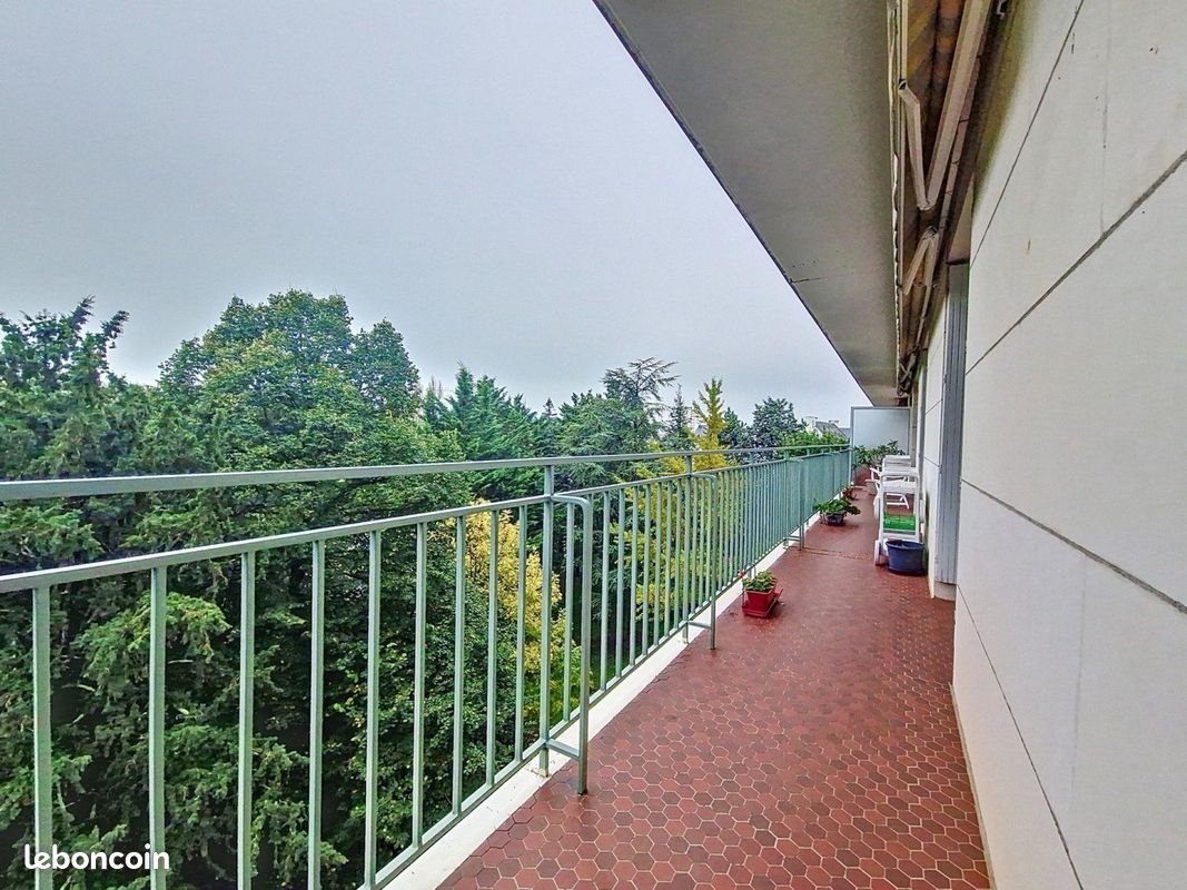 3 bedrooms Apartment in Tours, France No. 157497